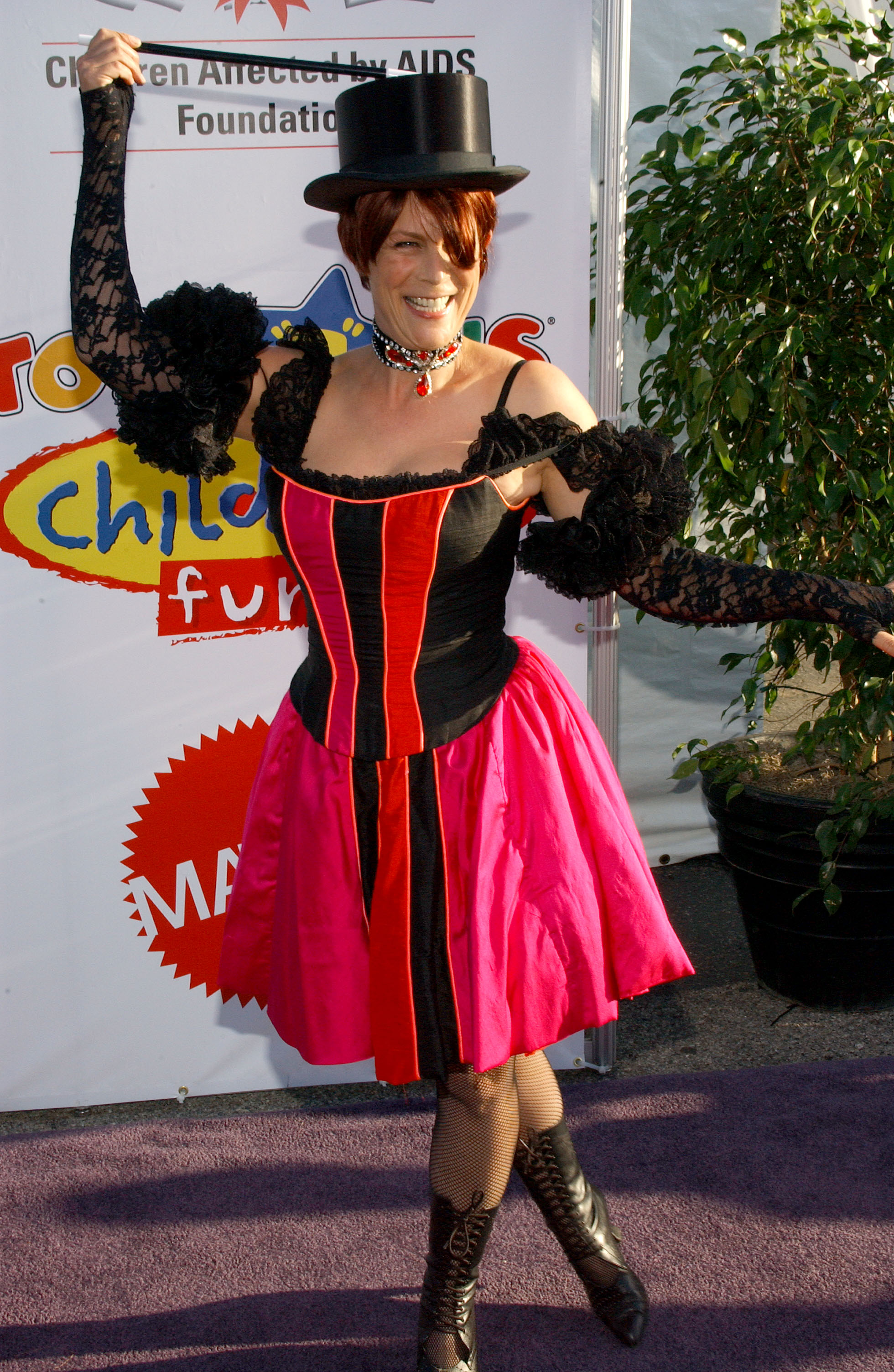 jamie lee curtis halloween costume pixelbomb jamie lee curtis halloween costume pixelbomb