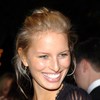 Karolina Kurkova exposed her plunging cleavage